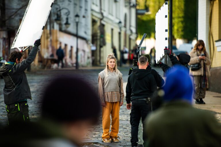 «Емоції набагато важливіше за якісь коштовні речі»: KOLA презентувала нову пісню «Бути простим»