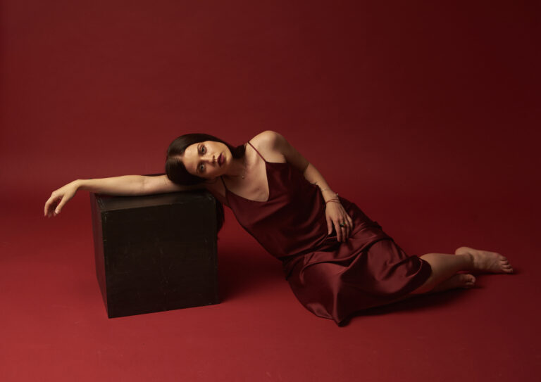 Інтимна лірика у новій пісні Mari Cheba «Тягне»