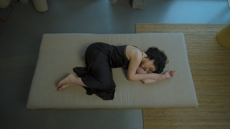 “Сьогодні багато хто проживає випробувальний термін”: Марта Адамчук випустила нову музичну сповідь