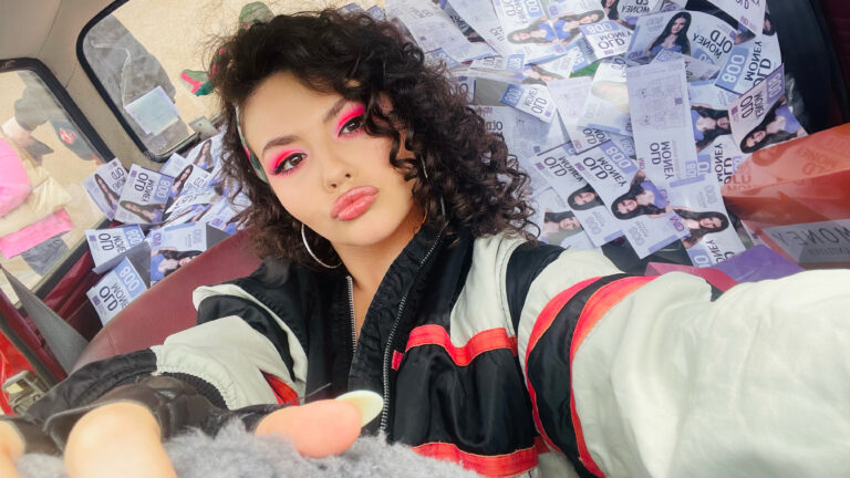 Протест проти пафосного світу: новий реліз української співачки Masha Danilova “OLD MONEY”