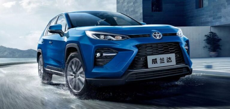 Абсолютно новий кросовер Toyota RAV4 готують до показу