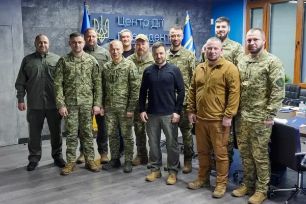 В українській армії запускають проєкт “Лінія Дронів” В українській армії запускають проєкт "Лінія Дронів"