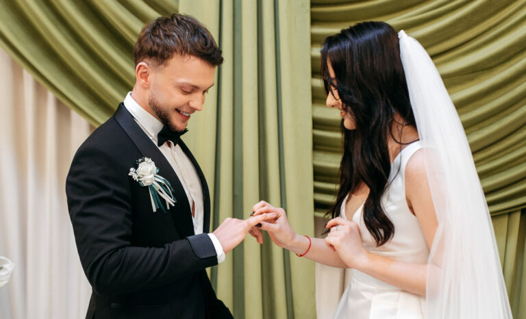 Соцмережі схвилювали фото з весілля Сергія Лазановського, які виявилися зніманням відеокліпу