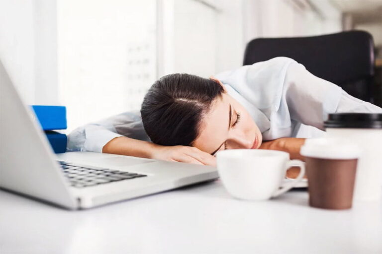 Недосипання впливає на можливість відчувати радість