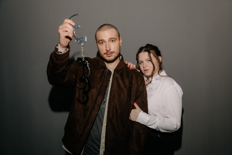 Шалена пристрасть та тіньові сторони: Нікіта Кісельов та iSKra шокували новим треком “Кайся”