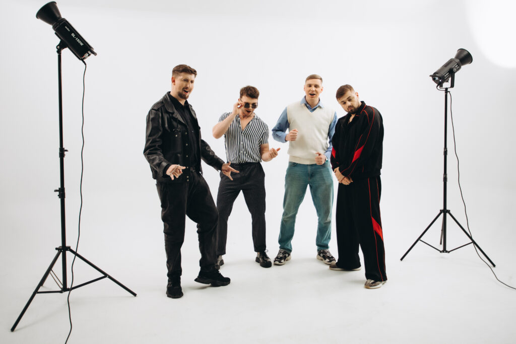 Вже у трендах YouTube: проєкт LEGENI дебютує з оновленою версію хіта «Двоє» від «Фантом 2»