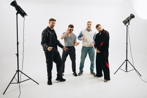Вже у трендах YouTube: проєкт LEGENI дебютує з оновленою версію хіта «Двоє» від «Фантом 2»
