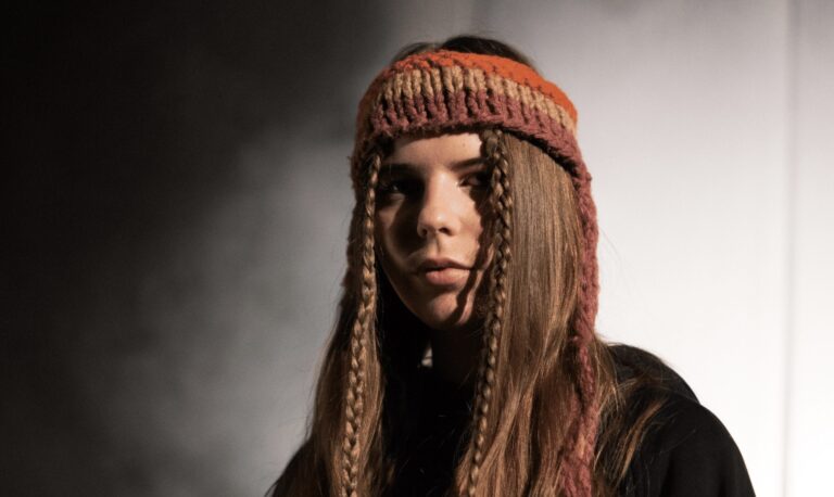 STASYA звертається до смерті у своїй новій пісні