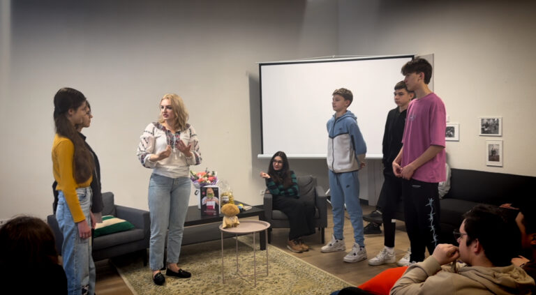 Як мотивувати підлітка прочитати список літератури на літо