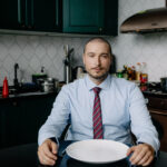 Справжня романтика, домашній затишок та кохана людина поруч: Нікіта Кісельов презентував новий трек «Сніданок»