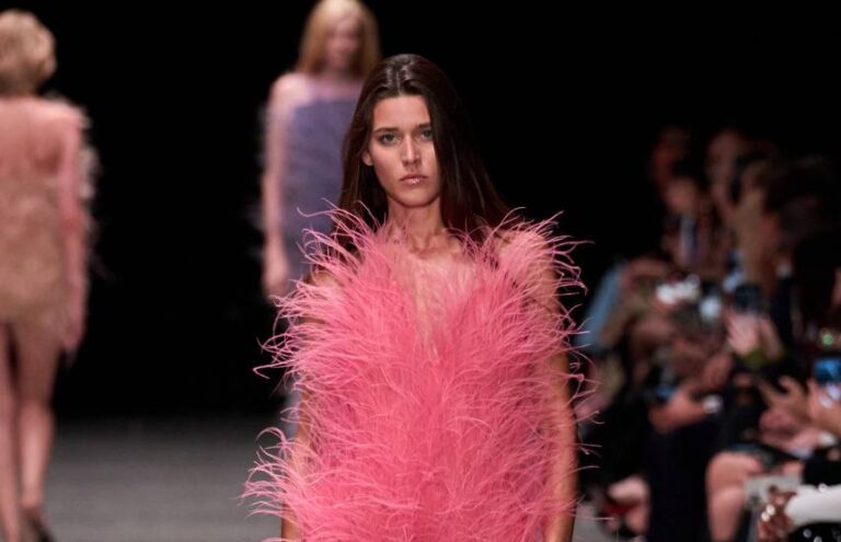 Stella McCartney представила перше у світі веганське пір’я