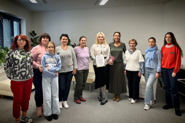 Сьогодні в Українському центрі Train of Hope відбулася презентація книг Вероніки Чекалюк