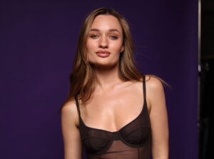 Diana Gloster випускає танцювальний гімн жіночої сили: “Superwoman”