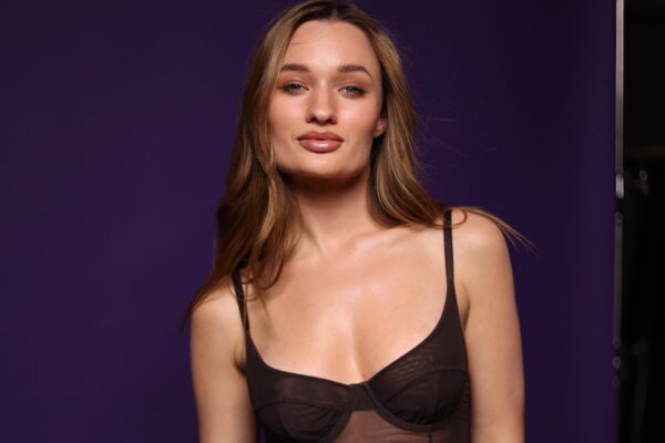 Diana Gloster випускає танцювальний гімн жіночої сили: “Superwoman”