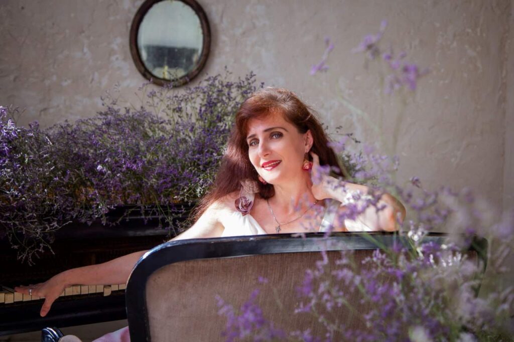 Юлія Сак — багатогранна митецька постать, яка формує сучасну культурну історію України