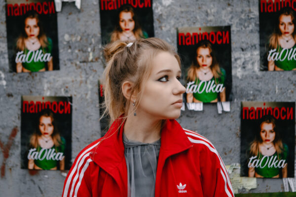 TaOlka випустила пісню «папіроси» про стосунки, що згорають