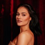 Марта Адамчук презентувала новий чуттєвий трек “Гола по квітах”