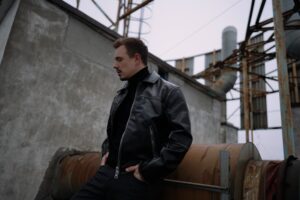 «Де нас не було» — історія першого справжнього кохання від Вадима Олійника