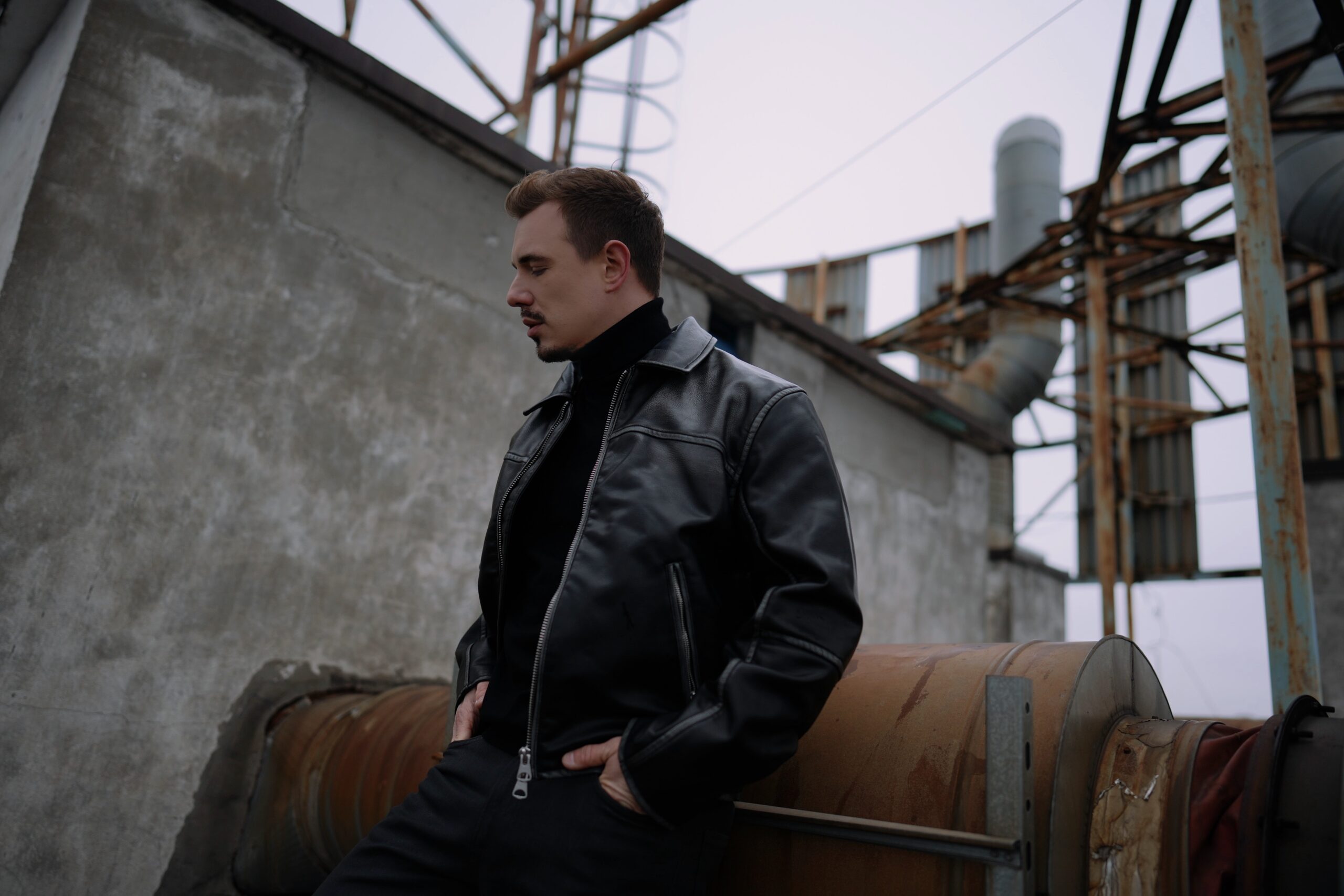 «Де нас не було» — історія першого справжнього кохання від Вадима Олійника