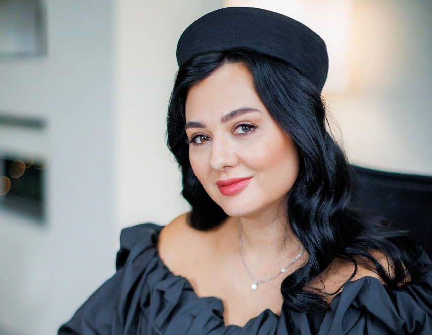 «Тату, коли скінчиться та війна?»: поезія Юлі Барви про діалог батька-військового і доньки, який став голосом тисяч родин