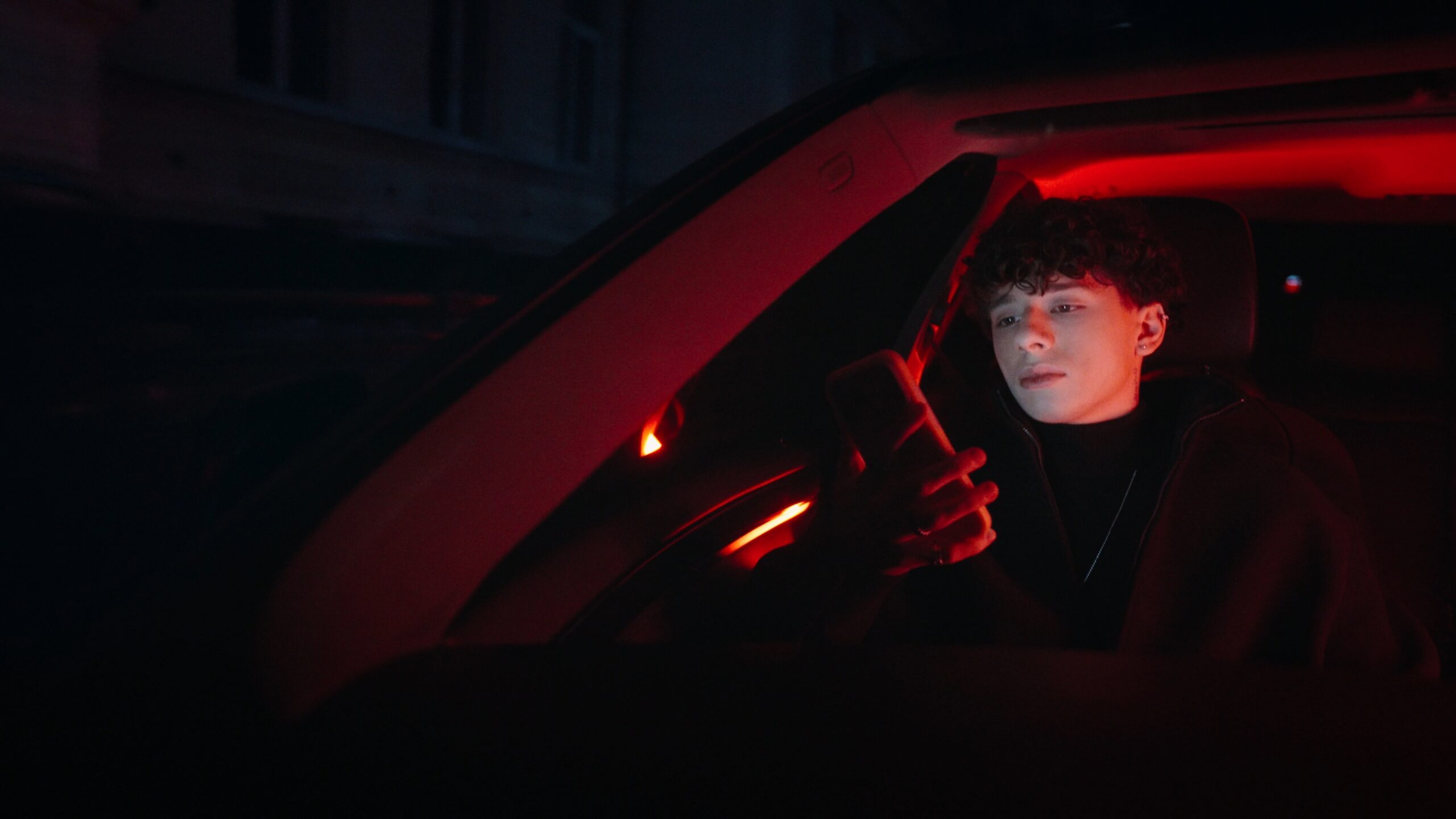 Муаяд презентує «Дистанцію» — трек про близькість, що стирає межі