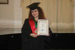 Юлія Сак: мисткиня, яка створює власний всесвіт і змінює правила гри в мистецтві