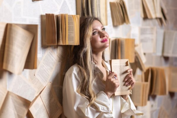 Валерія Охтирчанка представила кліп на вірш Лесі Українки «Хто вам сказав, що я слабка»