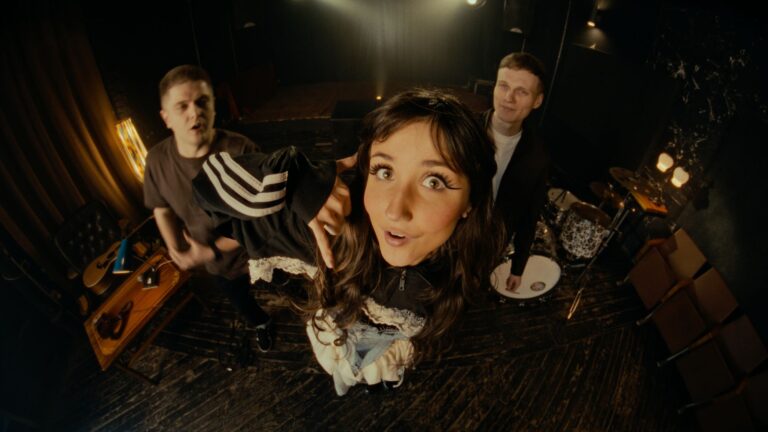 VICTORIA NIRO презентує пісню «Ало, це хто?» та анонсує тур Україною