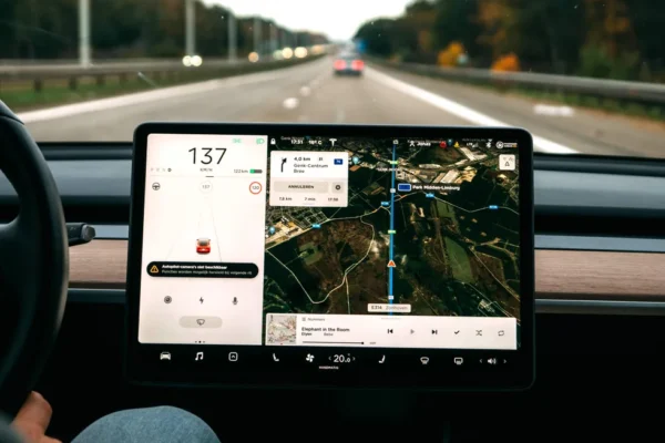 Tesla FSD 14.3: новий рівень автономного водіння, який змінює майбутнє авто