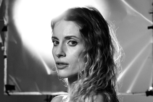 KARYN вдарила по болючому: нові «сині очі» — про кохання, яке знищує